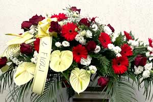 Copricassa funebre con gerbere, rose e anthurium